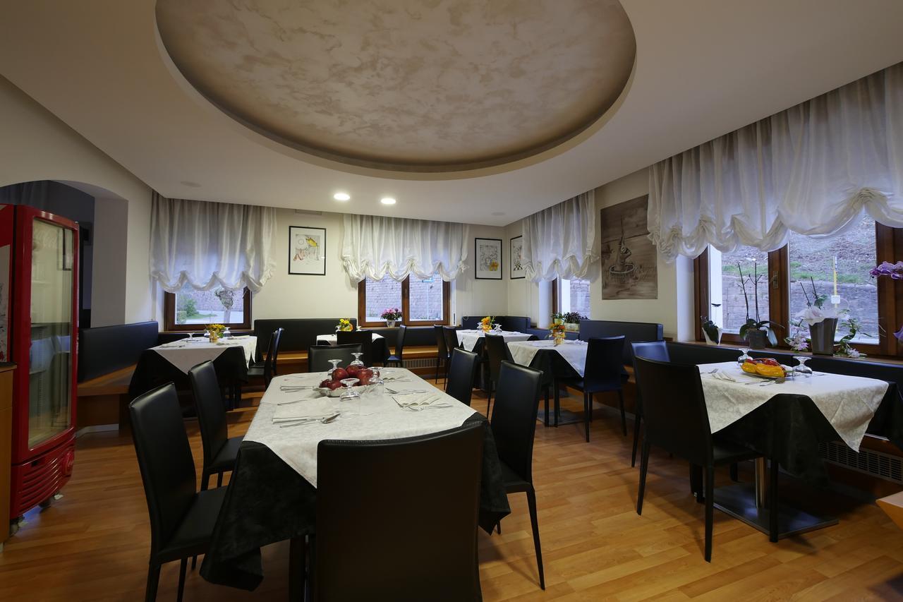 Albergo De March Farra d'Alpago Eksteriør bilde
