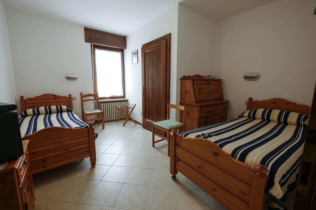 Albergo De March Farra d'Alpago Eksteriør bilde